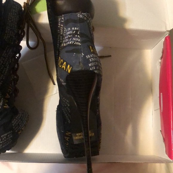 Blue military type boot with heel and platform. Great condition. - Picture 2 of 4